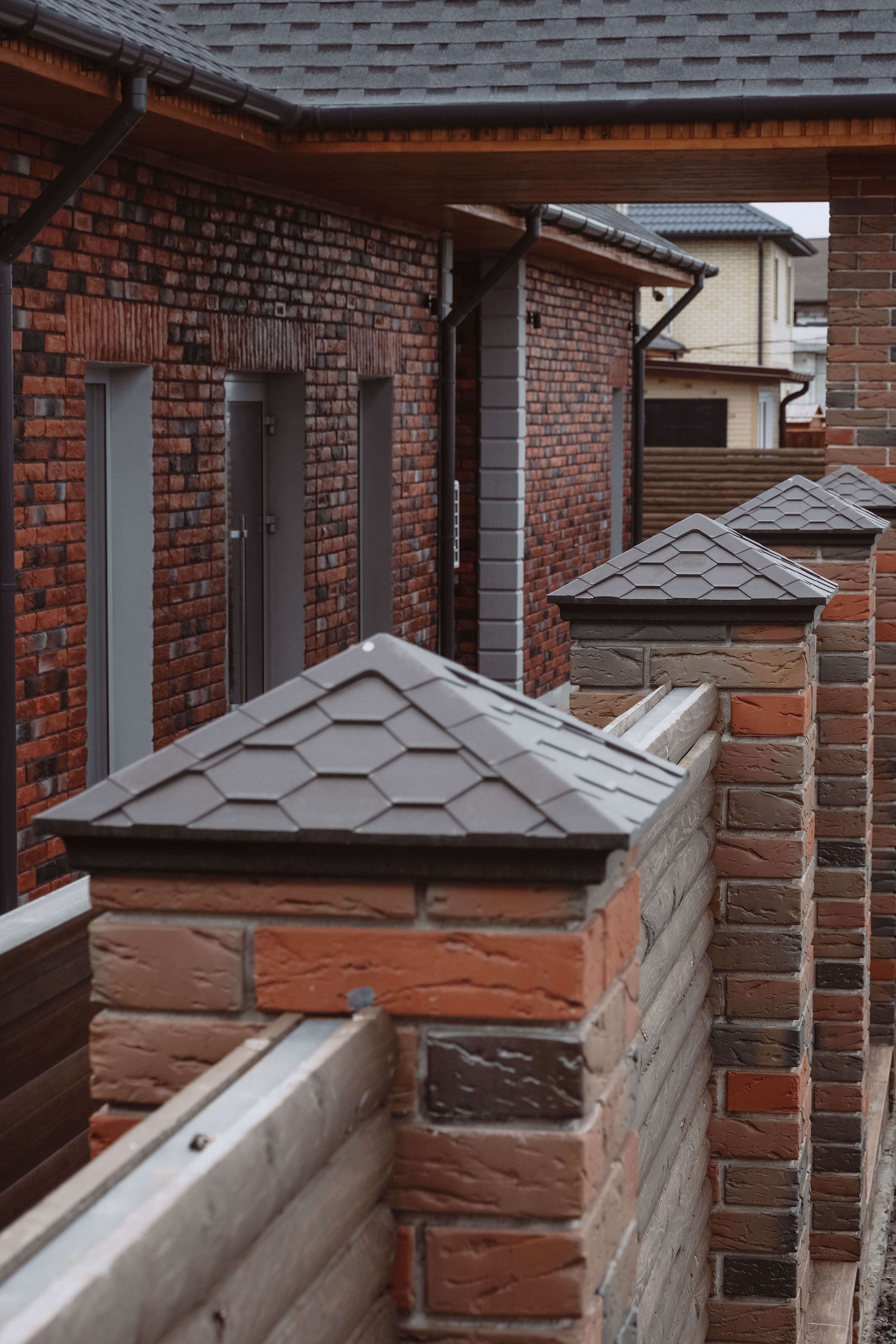 Колпак Zking Эверест Коричневый на столб 1.5х1.5 кирпича (390х390мм) в Белой Калитве фото